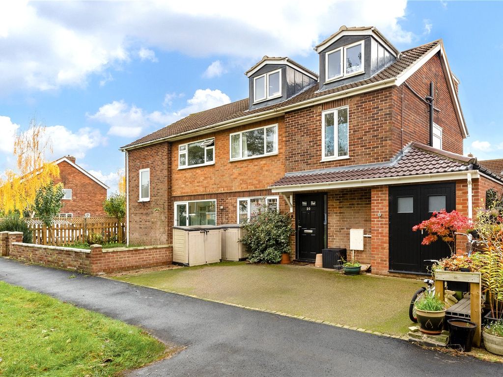 5 bed semidetached house for sale in Acton Way, Cambridge