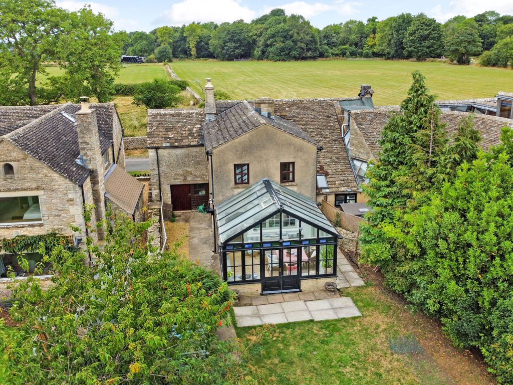 3 bed semidetached house for sale in Minchinhampton, Stroud GL6, £