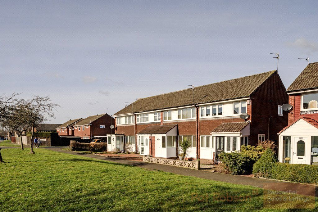 3 bed terraced house to rent in Windsor Walk, Kingston Park, Gosforth