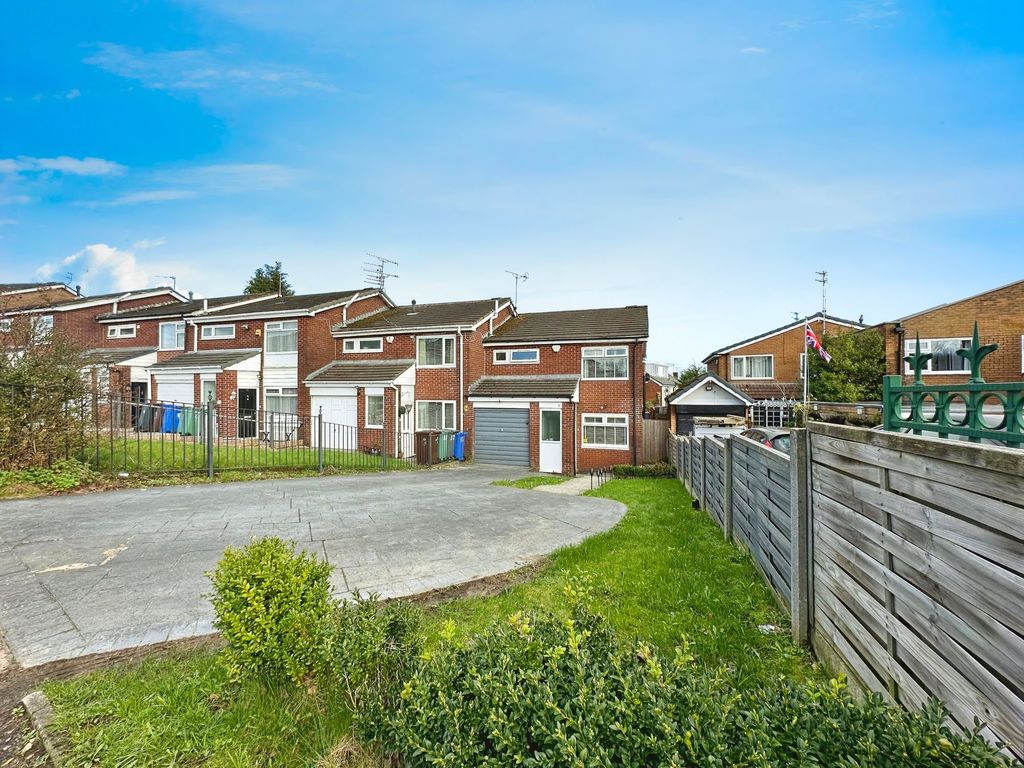 3 bed terraced house for sale in Tintern Avenue, Whitefield M45, £