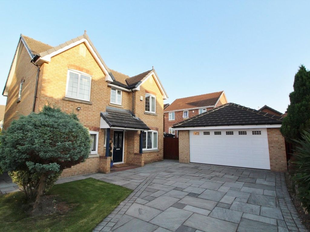4 bed detached house for sale in Suffield Crescent, Gildersome, Leeds LS27, £459,995 Zoopla