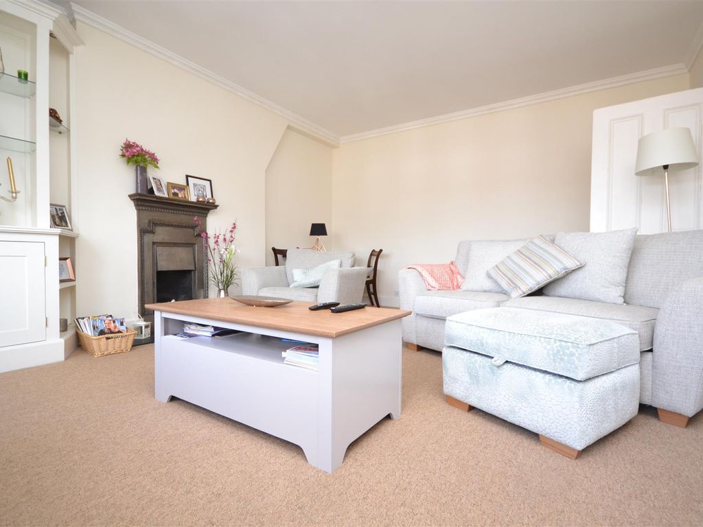 1 bed flat to rent in The Barons, St Margarets, Twickenham TW1, £1,650