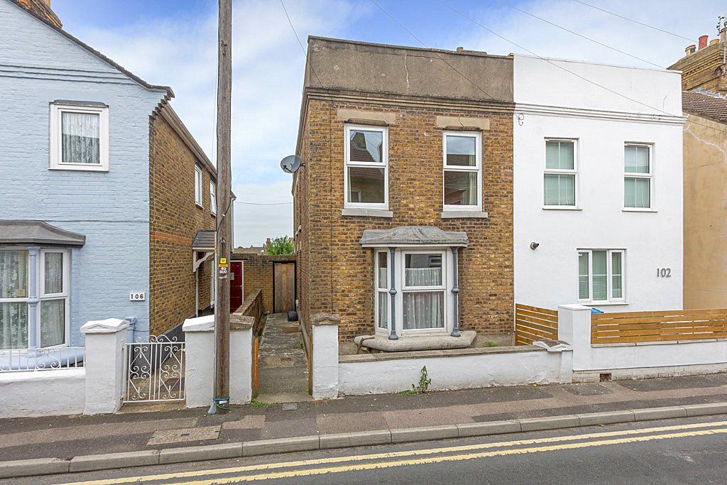 3 bed semidetached house to rent in William Street, Sittingbourne