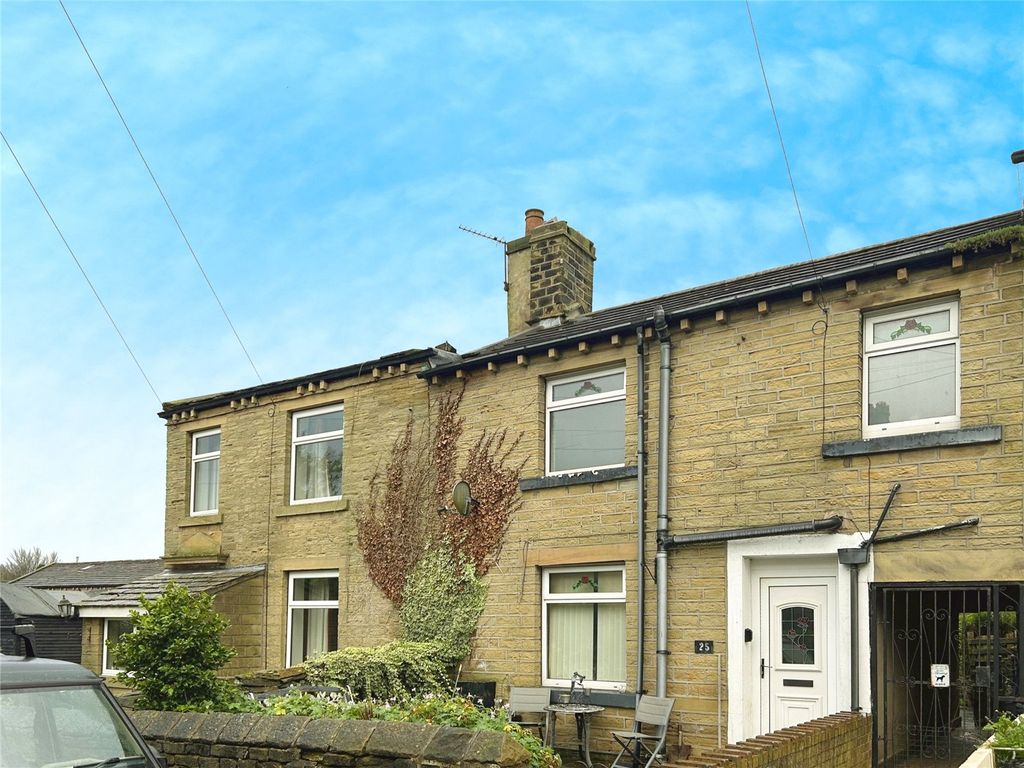 2 bed terraced house to rent in Crosland Hill Road, Crosland Hill