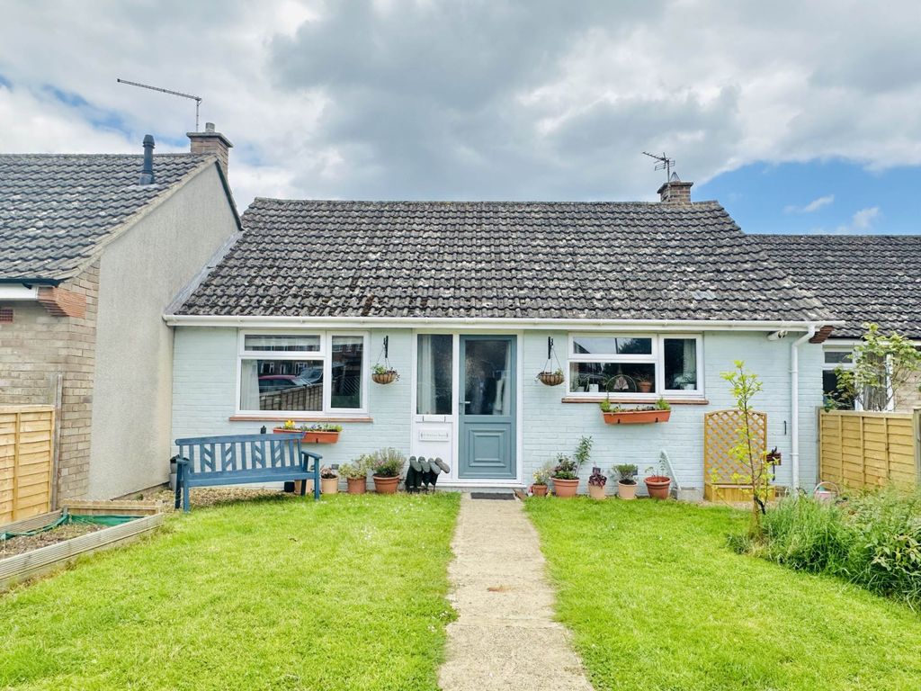 2 bed bungalow for sale in Radnor Road, Wallingford OX10, £325,000 Zoopla