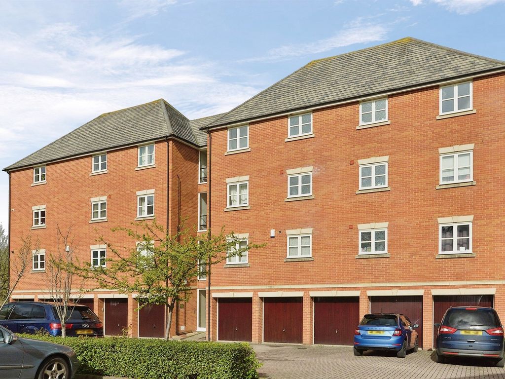 3 bed flat for sale in Darwin Close, Medbourne, Milton Keynes MK5 Zoopla