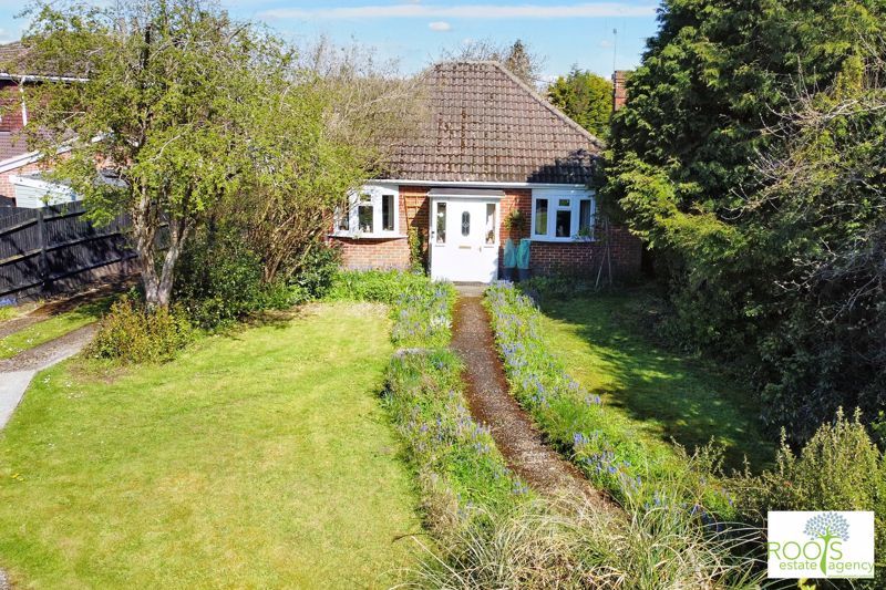 3 bed detached bungalow for sale in Pound Lane, Thatcham RG19 Zoopla