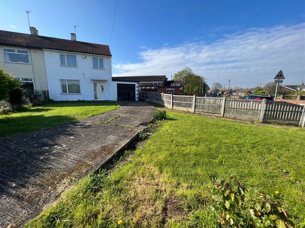 3 bed semidetached house for sale in Tranmoor Lane, Armthorpe