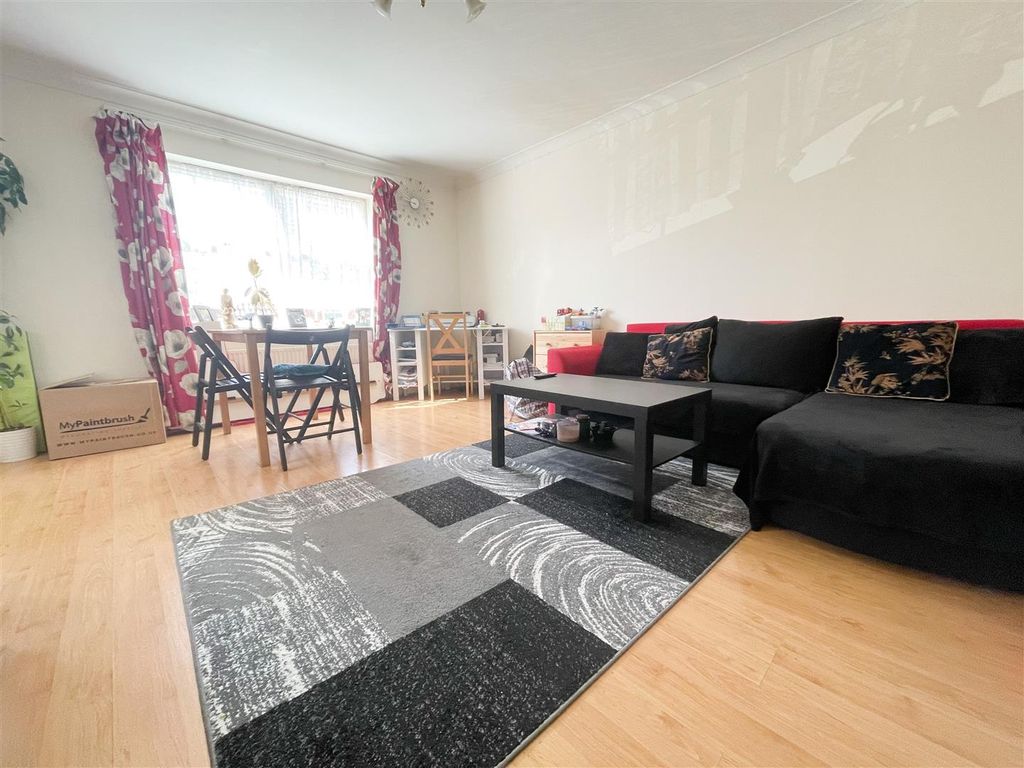 2 bed flat to rent in Maunder Close, Chafford Hundred, Grays RM16 Zoopla