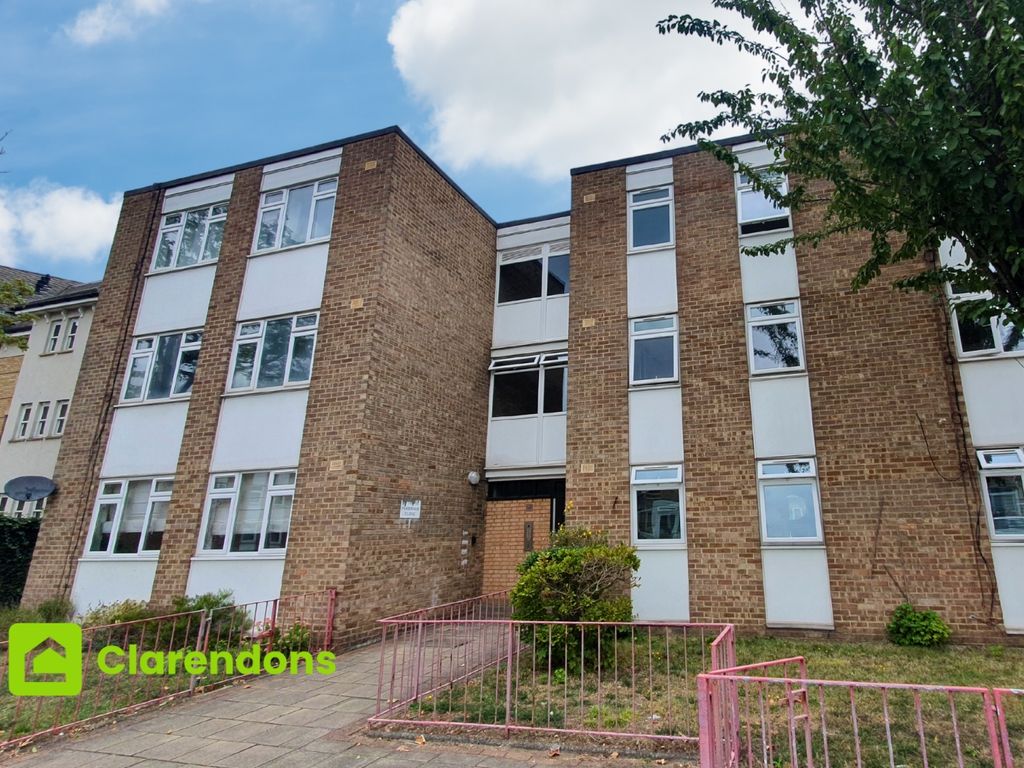 1 bed flat to rent in Pakenham Close, London SW12, £1,595 pcm Zoopla