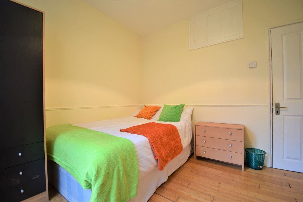 Room to rent in White City Estate, London W12 Zoopla