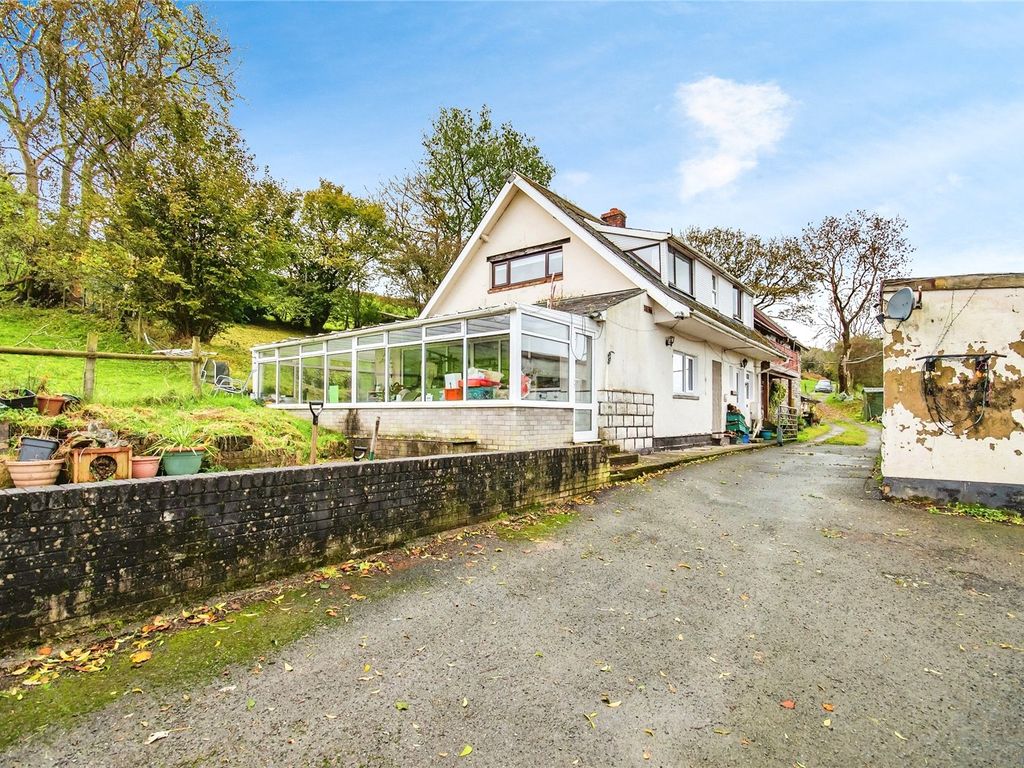 4 bed semidetached house for sale in Cefn Llwyd, Capel Dewi