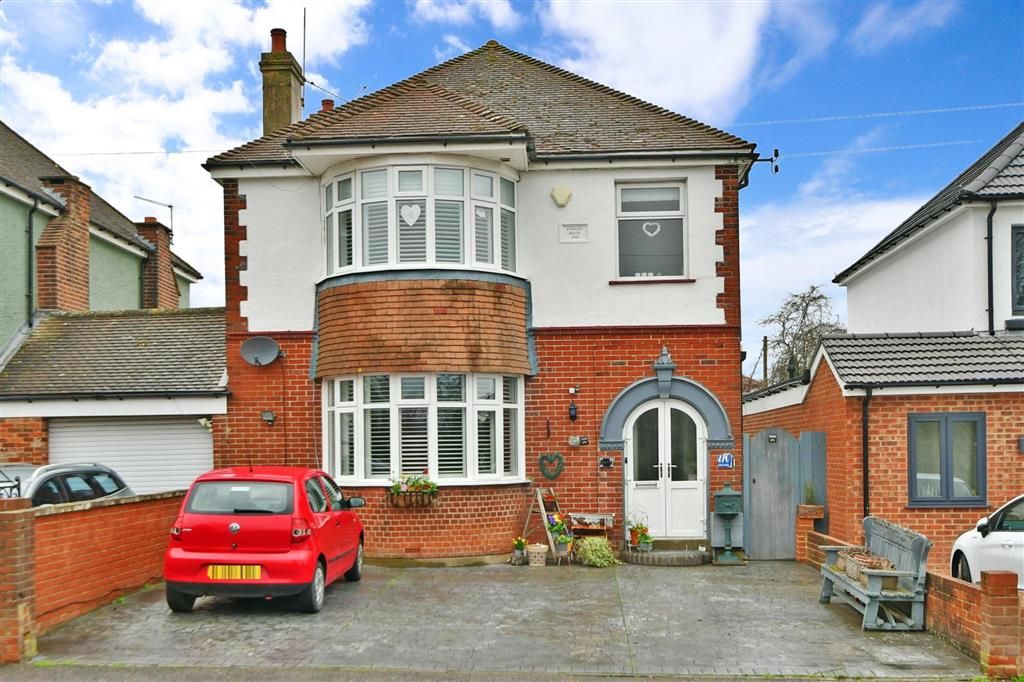 3 bed detached house for sale in Magpie Hall Road, Chatham, Kent ME4