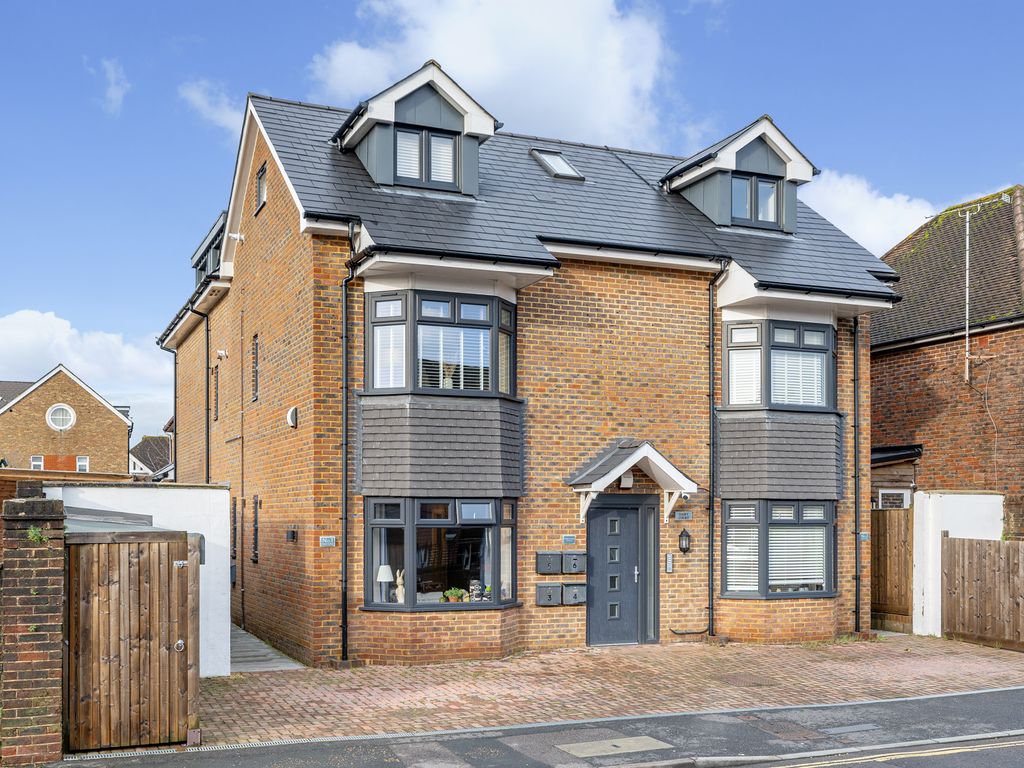 1 bed flat for sale in Clarence Road, Horsham, West Sussex RH13, £