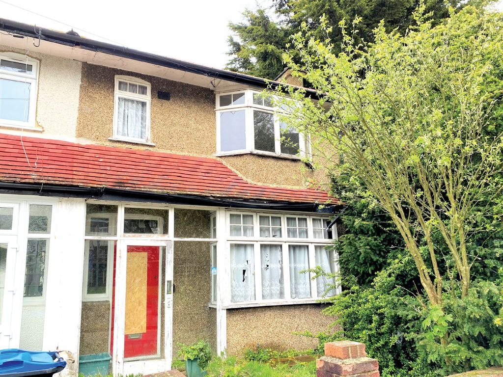 3 bed end terrace house for sale in Leather Close, Mitcham CR4 Zoopla