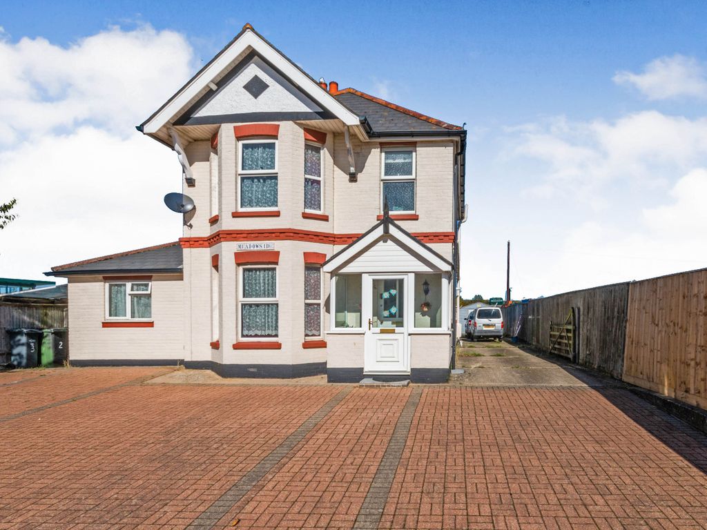 4 bed detached house for sale in Newport Road, Lake PO36 Zoopla