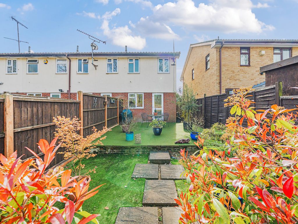 2 bed end terrace house for sale in Jersey Close, Chertsey KT16, £
