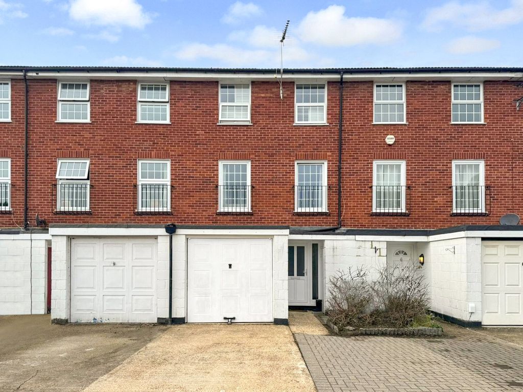 3 bed terraced house for sale in Staines, Surrey TW18, £500,000 Zoopla