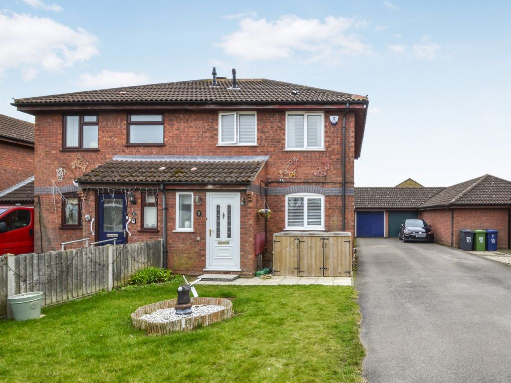 3 bed semidetached house for sale in Carisbrooke Way, Eynesbury, St