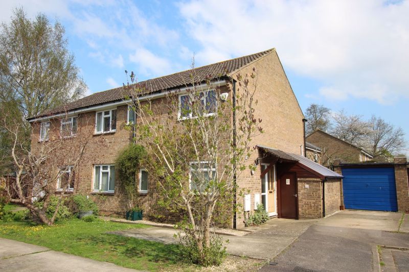 4 bed semidetached house for sale in Bernard Close, Yarnton