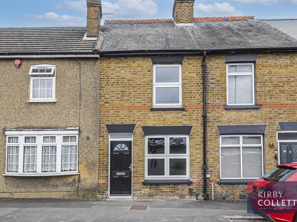 4 bed terraced house to rent in Amwell Street, Hoddesdon EN11, £2,395