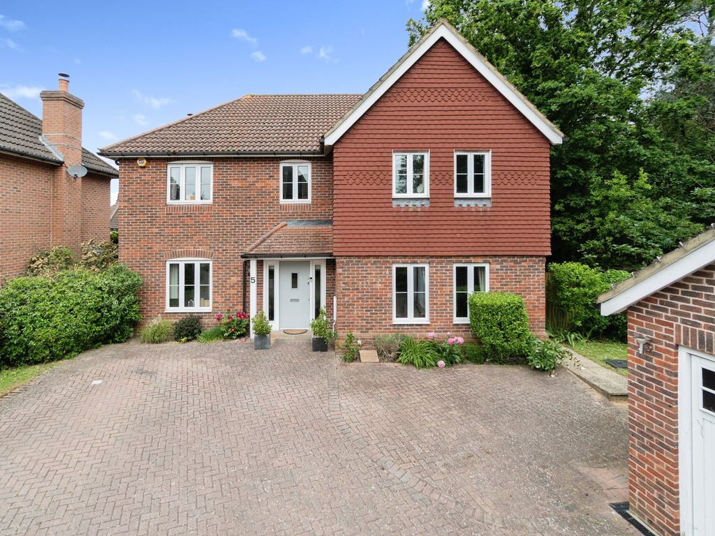 5 bed detached house for sale in Fieldpark Gardens, Shirley, Croydon