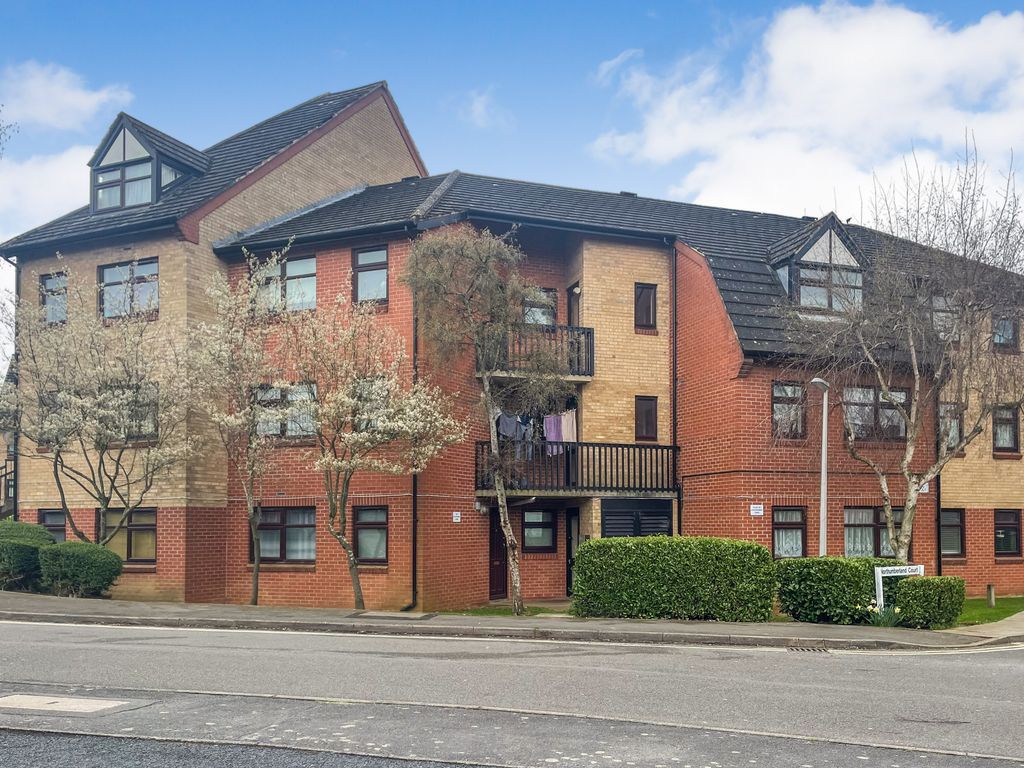 2 bed flat for sale in Duke Street, Banbury OX16, £80,000 Zoopla