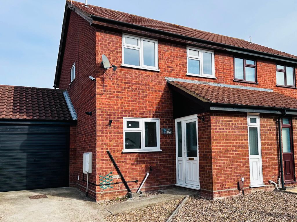 4 bed semidetached house to rent in Dover Road, Ipswich IP3, £1,375