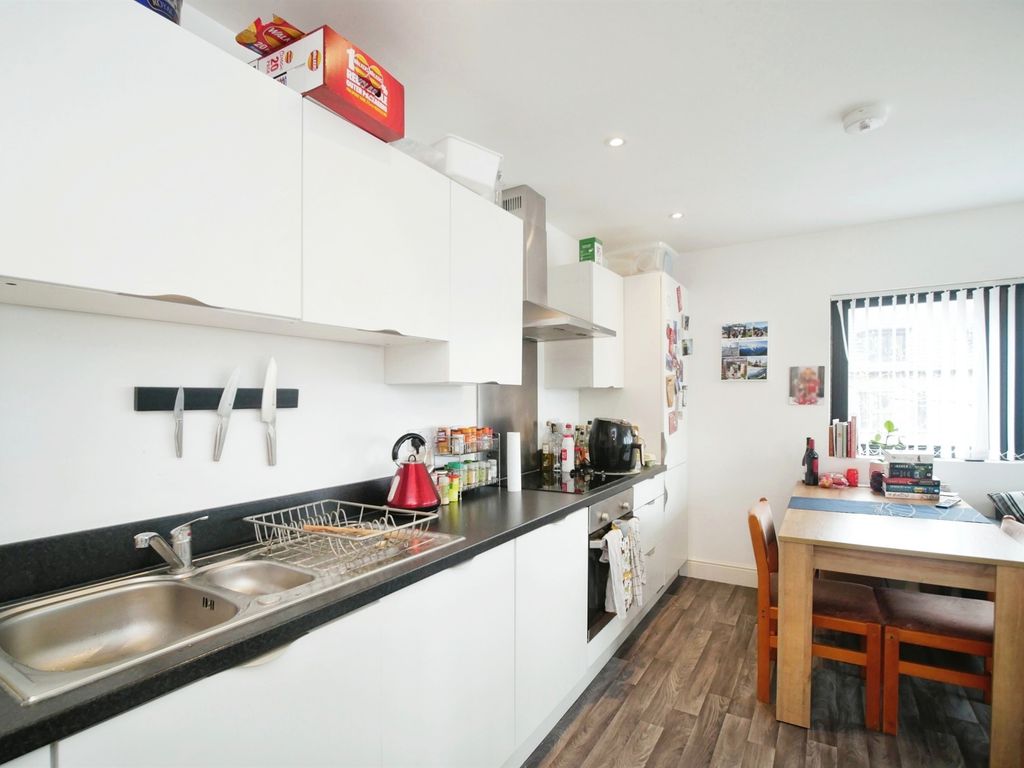 2 bed flat for sale in Whitchurch Lane, Bristol BS14, £175,000 Zoopla