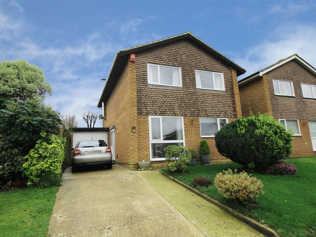 4 bed property to rent in Lingfield Drive, Worth, Crawley, West Sussex