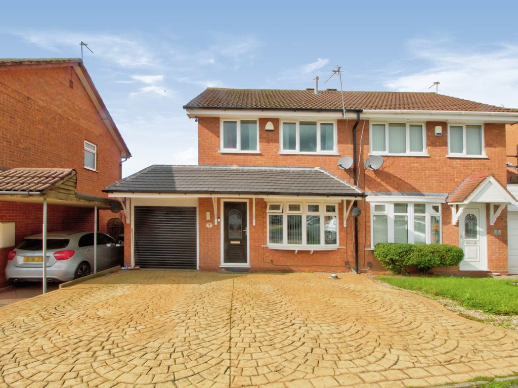 3 bed semidetached house for sale in Close, Wolverhampton
