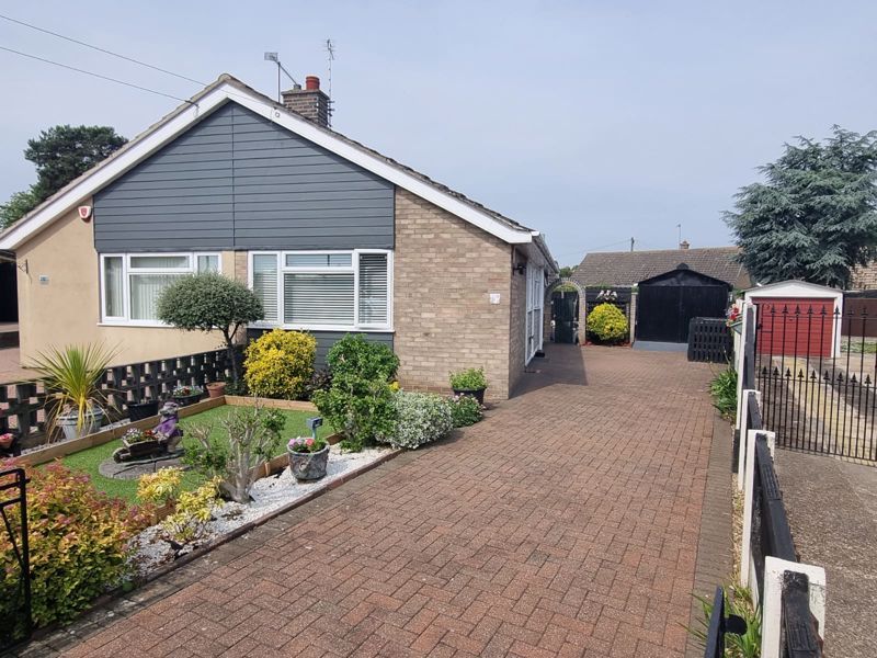 2 bed semidetached bungalow for sale in Hawthorn Crescent, Bradwell