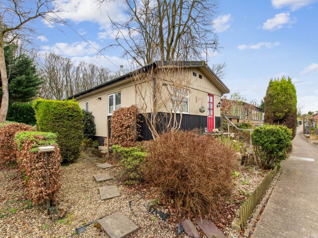 2 bed mobile/park home for sale in Beech Park, Chesham Road, Wigginton