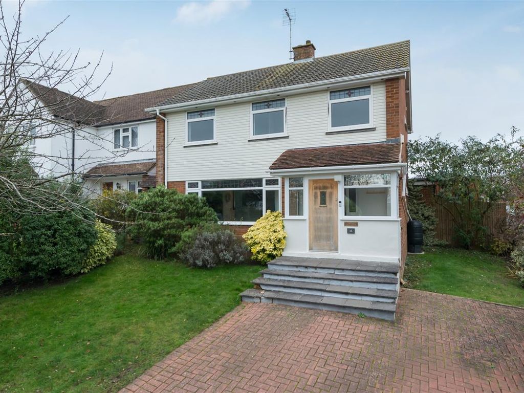 4 bed detached house for sale in Moorfield, Canterbury CT2, £685,000