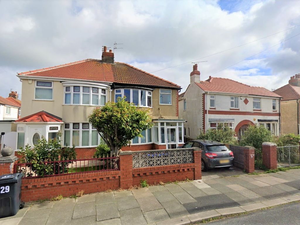 Block of flats for sale in Luton Road, ThorntonCleveleys FY5, £125,000