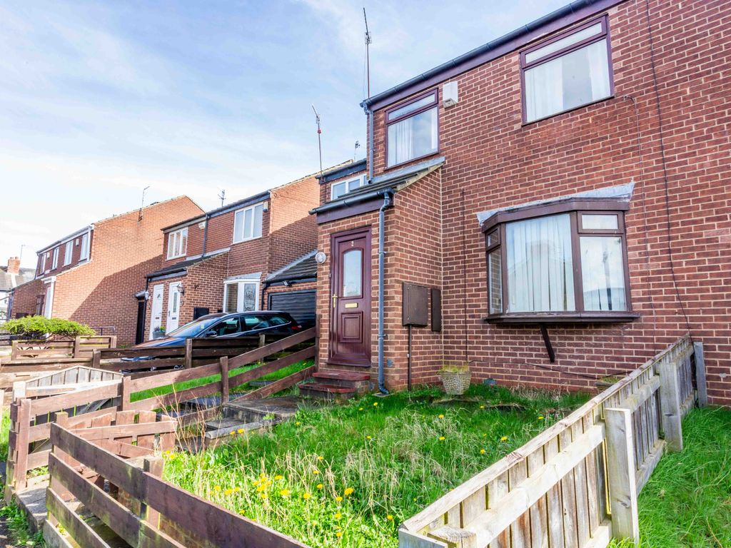 3 bed terraced house for sale in Rosslyn Mews, Sunderland SR4, £123,000