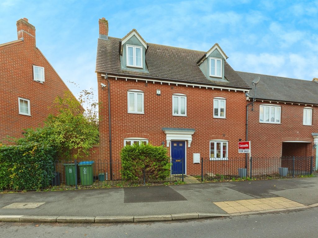 5 bed end terrace house for sale in Prince Rupert Drive, Aylesbury HP19