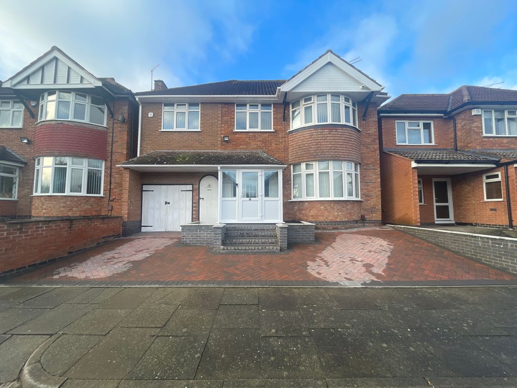 5 bed detached house for sale in Woodnewton Drive, Leicester LE5 Zoopla