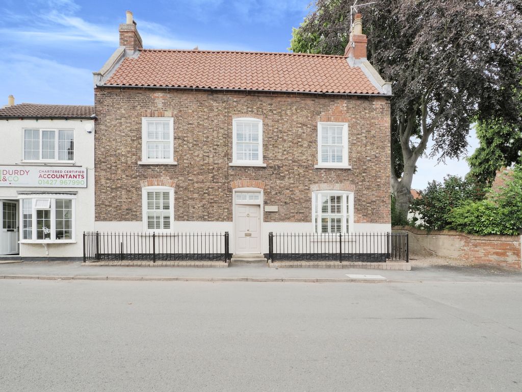 4 bed semidetached house for sale in Low Street, Haxey, Doncaster DN9