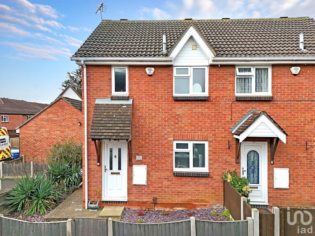 3 bed semidetached house for sale in Benham Walk, Basildon SS13, £