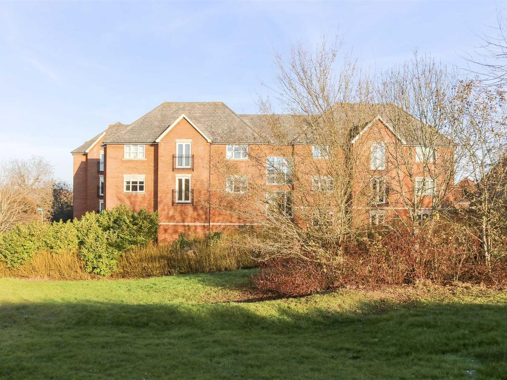 3 bed flat for sale in Darwin Close, Medbourne, Milton Keynes MK5 Zoopla