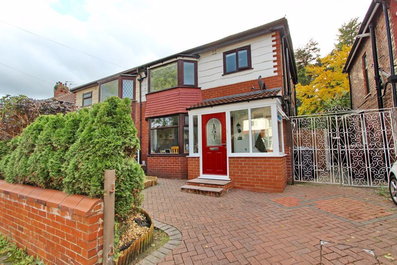 3 bed semidetached house for sale in Buckingham Avenue, Whitefield