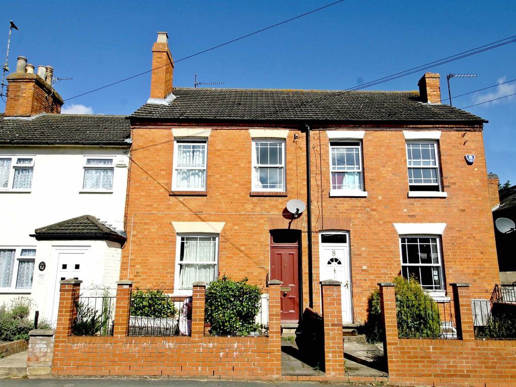 3 bed terraced house to rent in North Street, New Bradwell, Milton