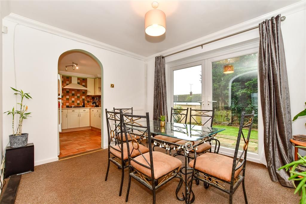 4 bed semidetached house for sale in Bybrook Road, Kennington, Ashford