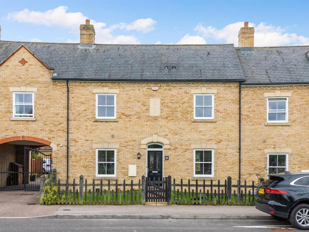 3 bed end terrace house to rent in Bronte Avenue, Fairfield, Hitchin