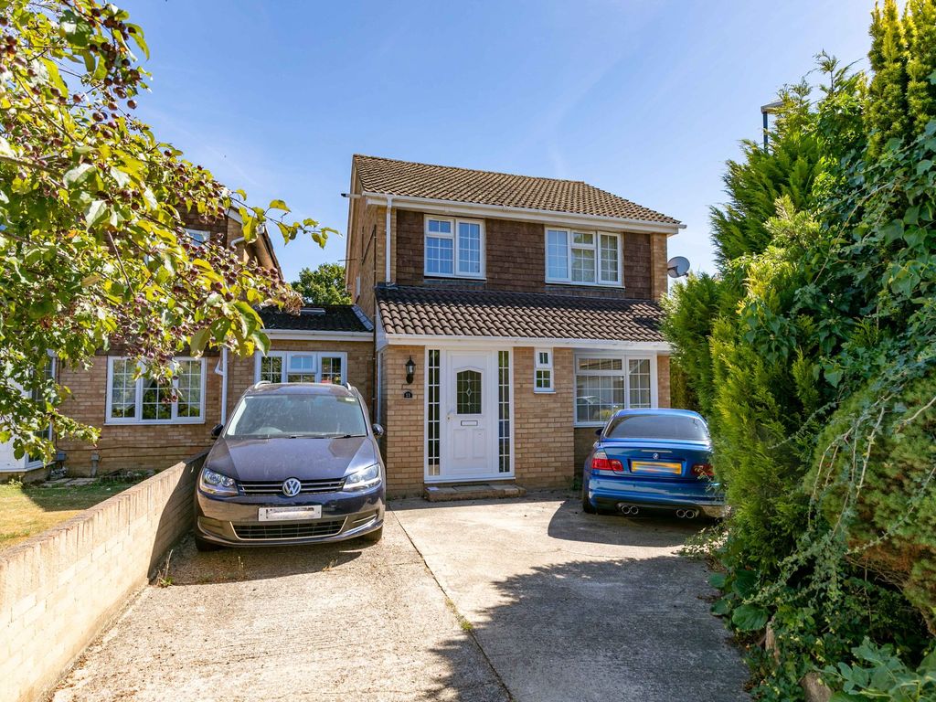 St. Hildas Close, Crawley RH10