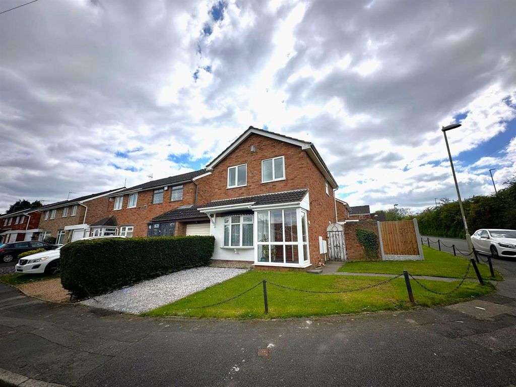 3 bed detached house to rent in Sheriff Drive, Brierley Hill DY5, £