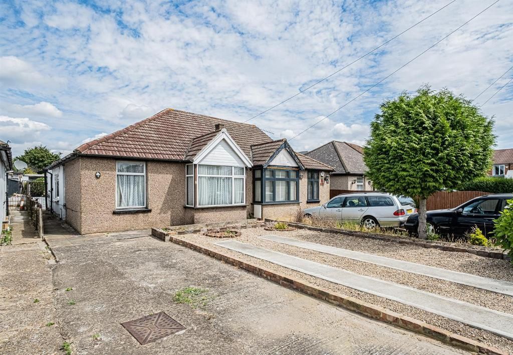 2 bed bungalow for sale in Pinkwell Avenue, Hayes, Middlesex UB3 Zoopla