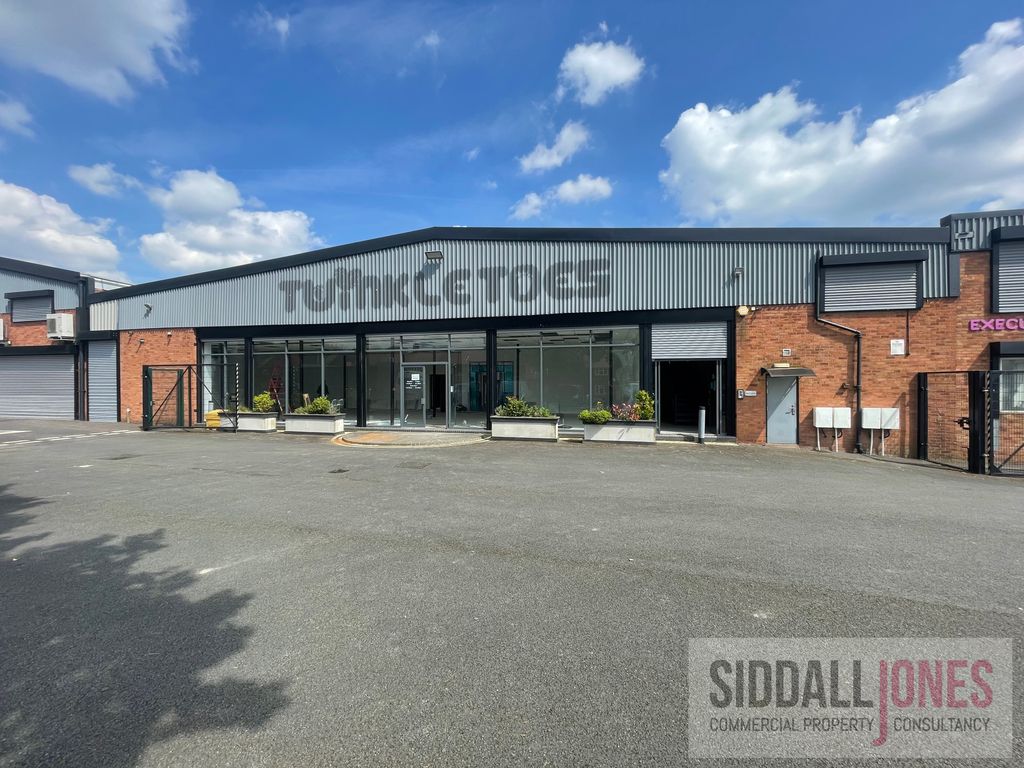Retail premises to let in Linthouse Lane, Wednesfield, Wolverhampton