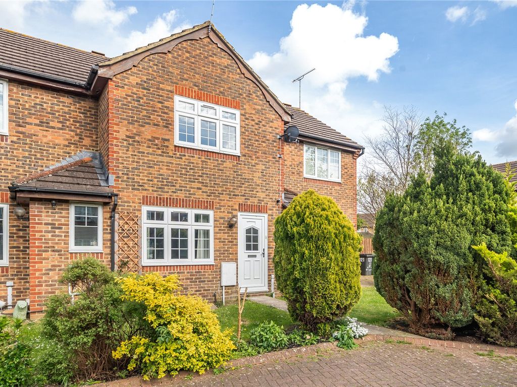 2 bed terraced house for sale in Dunsford Close, Old Town, Swindon SN1